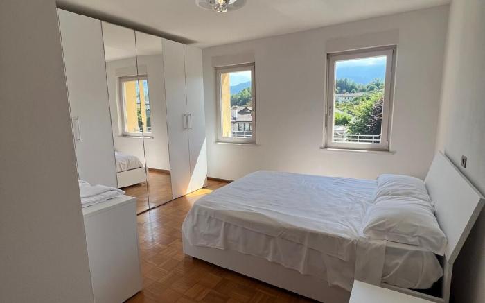 Cavallo, bilocale vista montagne