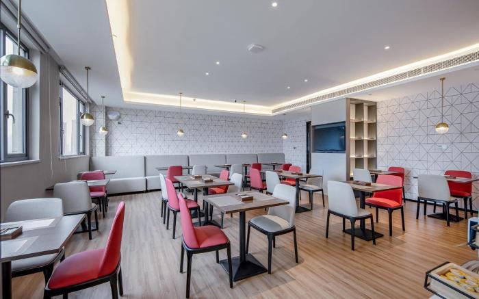 Borrman Hotel Guigang Macaojiang Park High-speed Railway Station