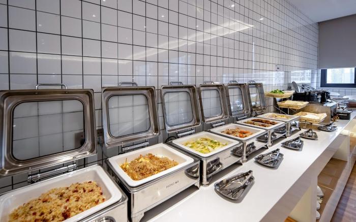 Borrman Hotel Guigang Macaojiang Park High-speed Railway Station