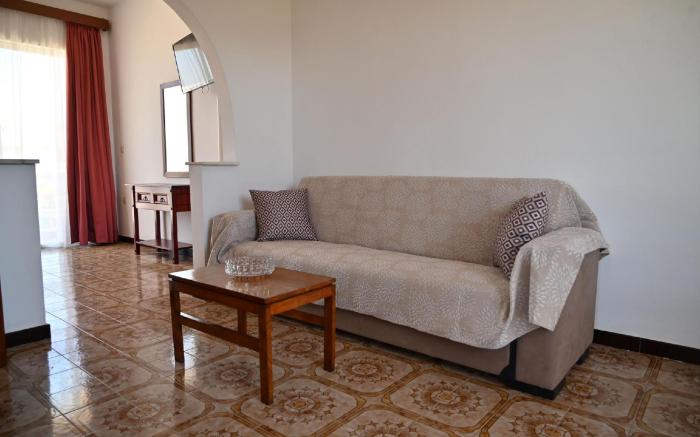 Helena Apartment with Sea View near Airport