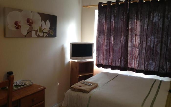 Double Room private shower room deg-yr