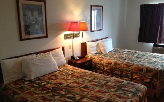 Brentwood Inn & Suites