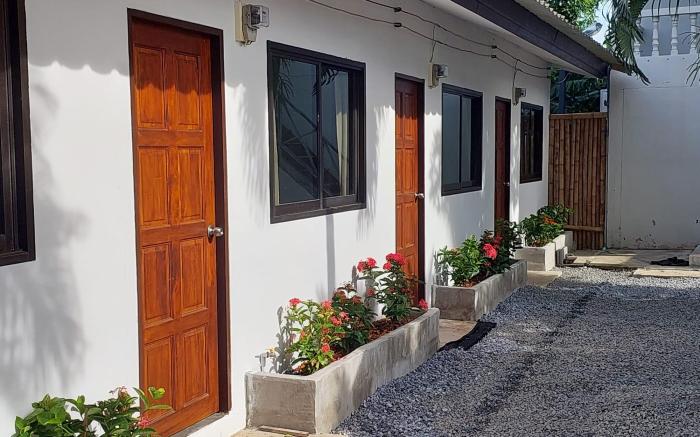New Breakers Hotel Rawai
