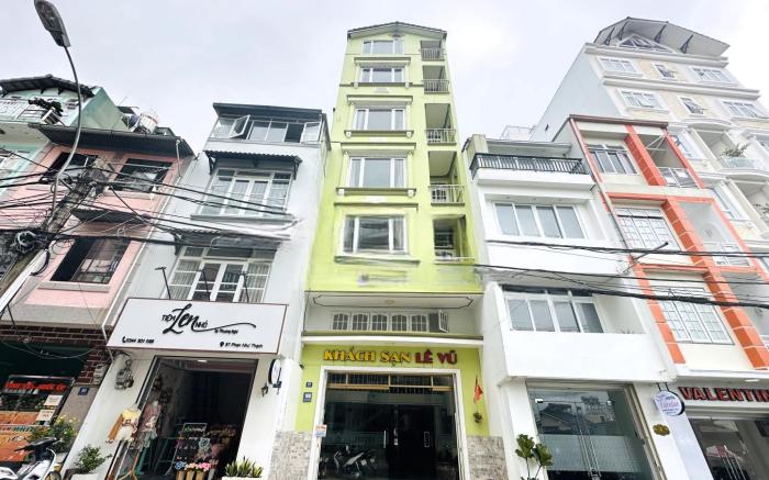 OYO 1196 Le Vu Hotel