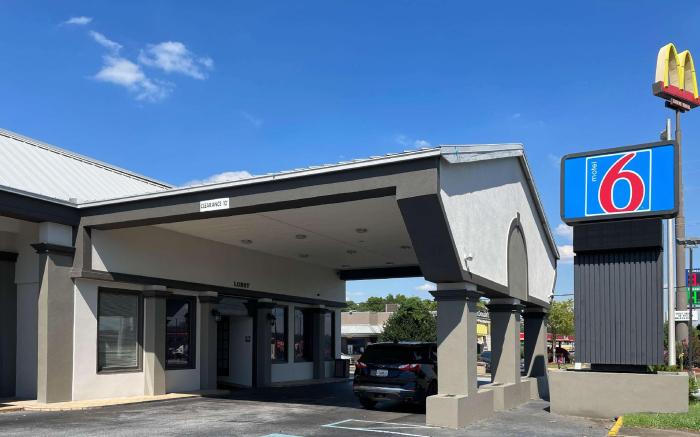 Motel 6 Opelika, AL