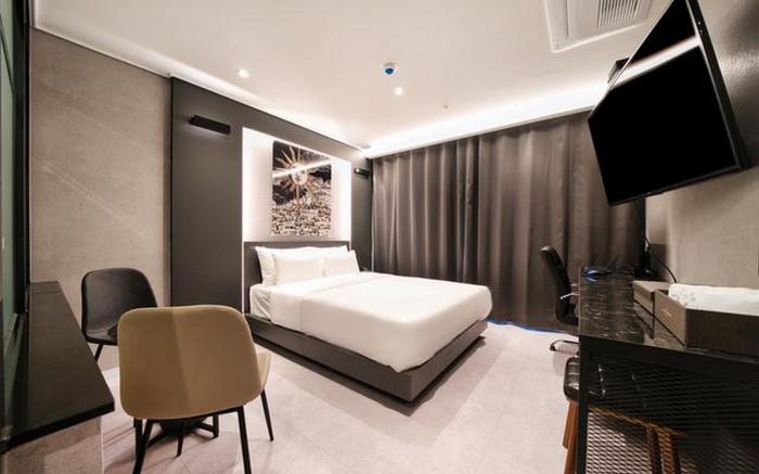 Hotel Hermes at Yongin Everland Station