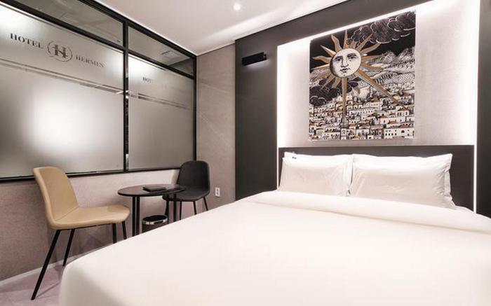 Hotel Hermes at Yongin Everland Station