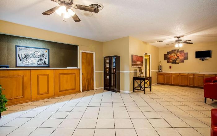 Super 8 By Wyndham Lake City