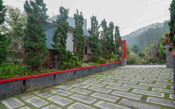 Red Chilies Hill Hotel