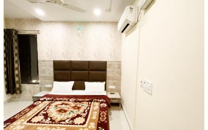 Goroomgo Shree Krishna Hotels Amritsar