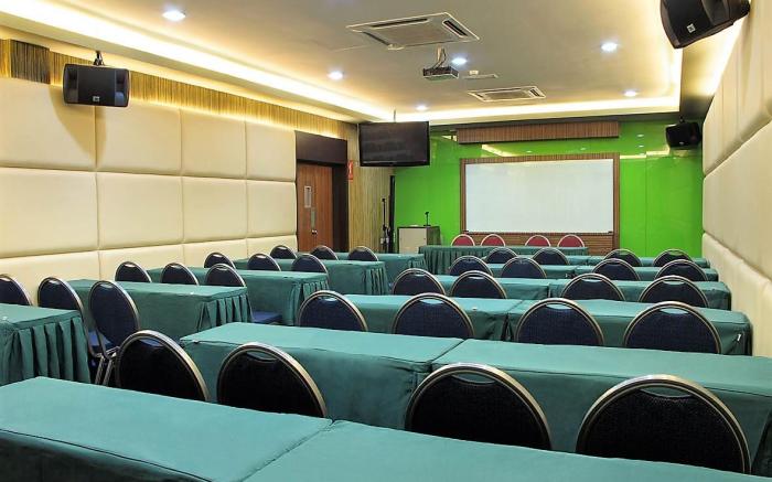 Eight Days Hotel Permas Jaya
