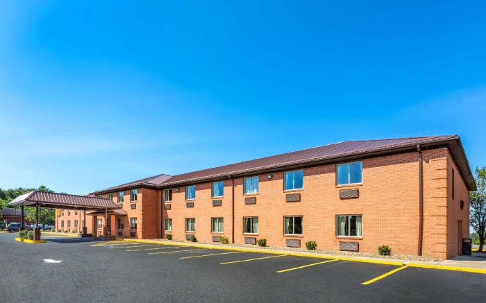 Super 8 By Wyndham Fairmont