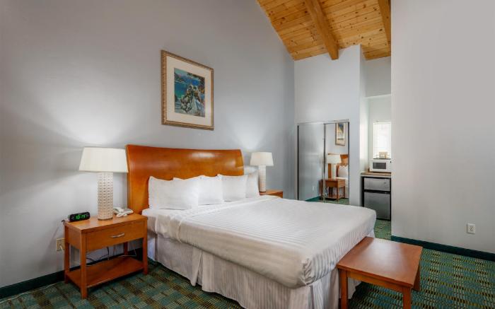 BUTTERFLY GROVE INN