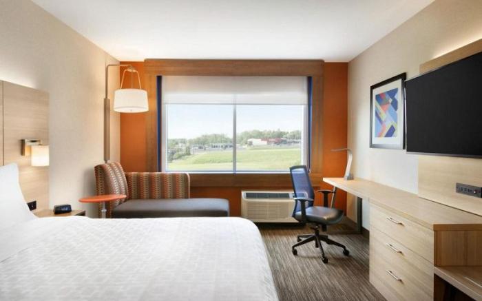 Holiday Inn Express and Suites Brantford By IHG