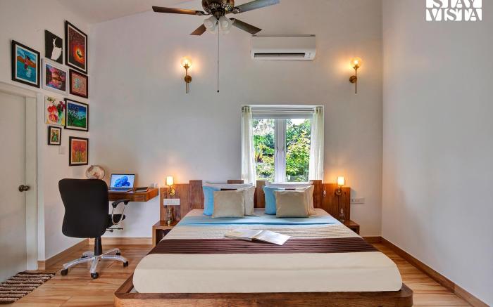 StayVista at Idyllic Farmhouse-A Glasshouse w/Pool