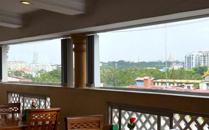 Grand Laurel Hotel