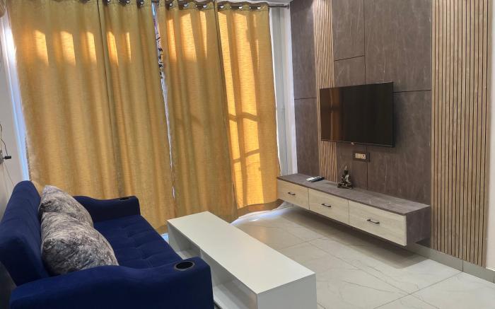 Luxury 2BHK Flat 2 Baths 3AC  Lift Parking Kitchen
