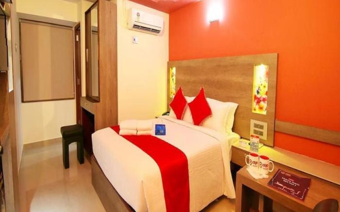 Goroomgo New Ashiyana Palace Near Railway Station Varanasi