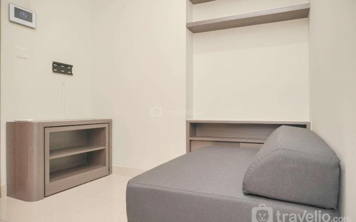 Modern Look & Homey 1BR at Gold Coast By Travelio