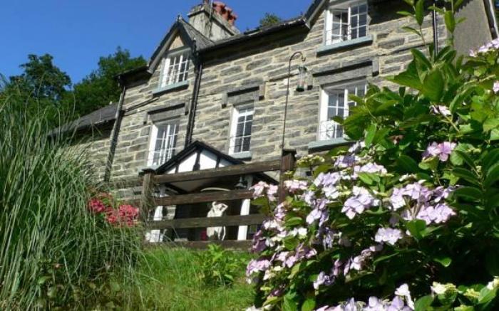 Glyntwrog House