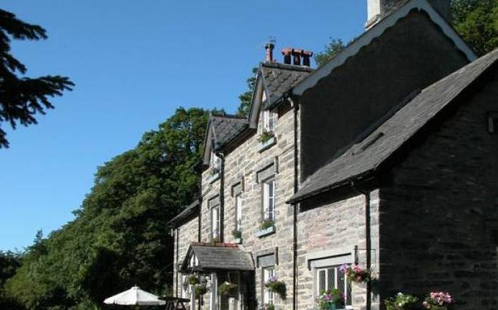Glyntwrog House