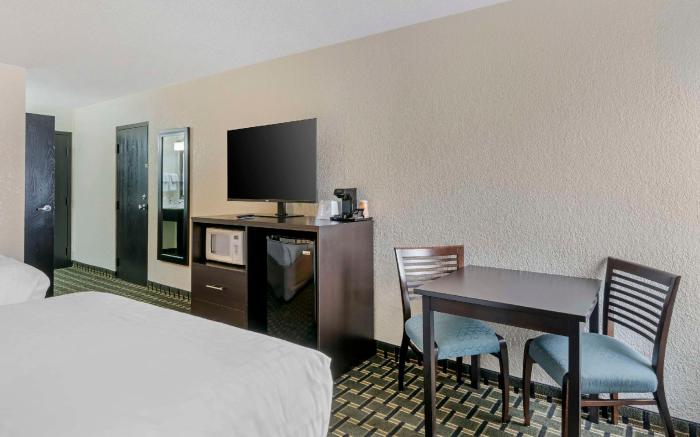 Clarion Pointe Jasper