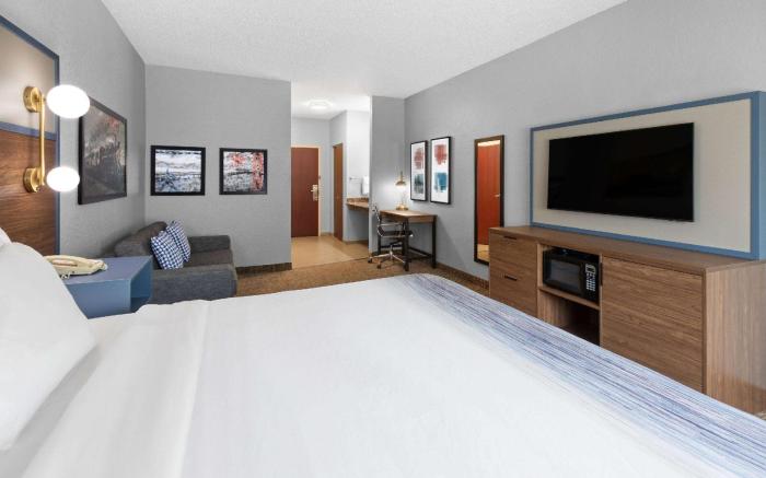 AmericInn by Wyndham Grinnell