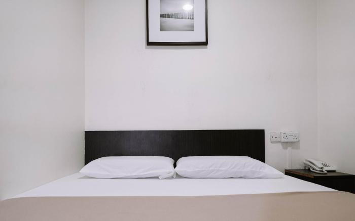 Amrise Hotel(Check in at 10PM, Check out at 9AM)
