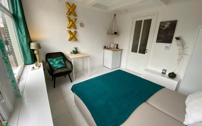 Centrally located house with Canal View