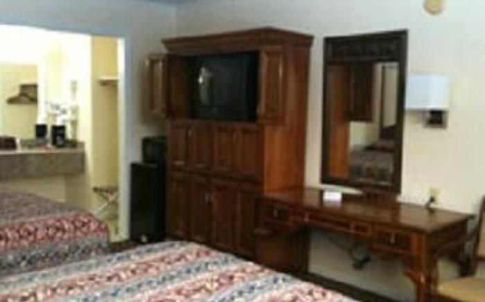 Evergreen Inn and R.V.
