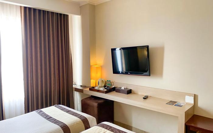 Vrata Hotel Yogyakarta - Formerly Bueno Colombo Hotel