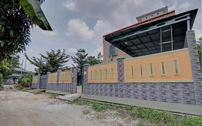 OYO 93088 Celine Home Syariah