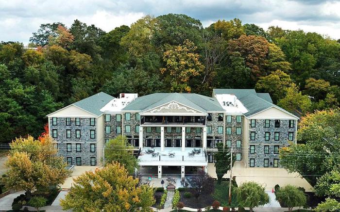 Niagara Crossing Hotel and Spa