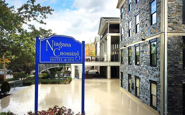 Niagara Crossing Hotel and Spa