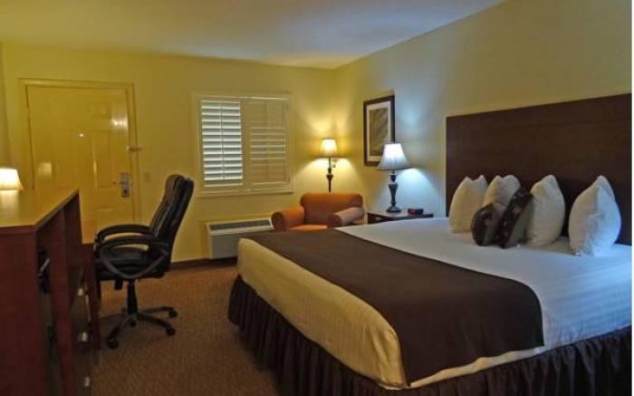 Kenedy Inn and Suites