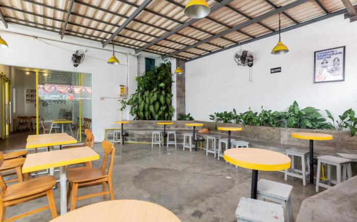 RedDoorz Plus Syariah near Mall Pondok Indah