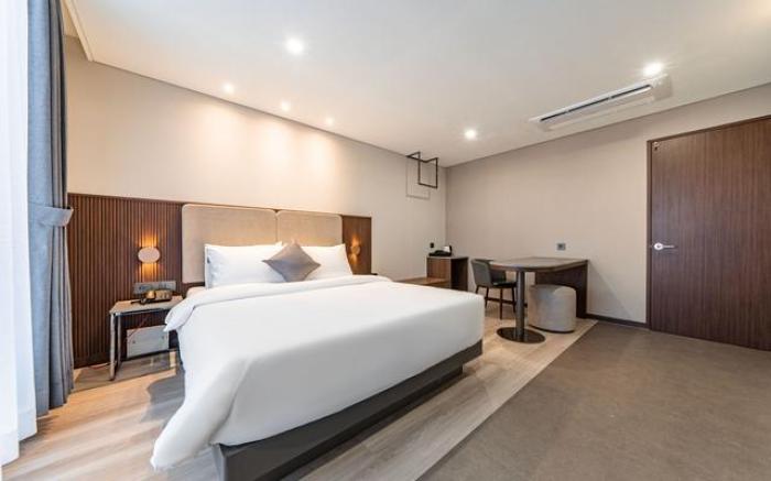 Hound Hotel Gijang Osiria