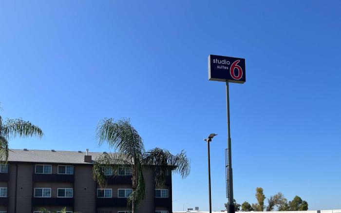 Studio 6  Suites Delano, CA