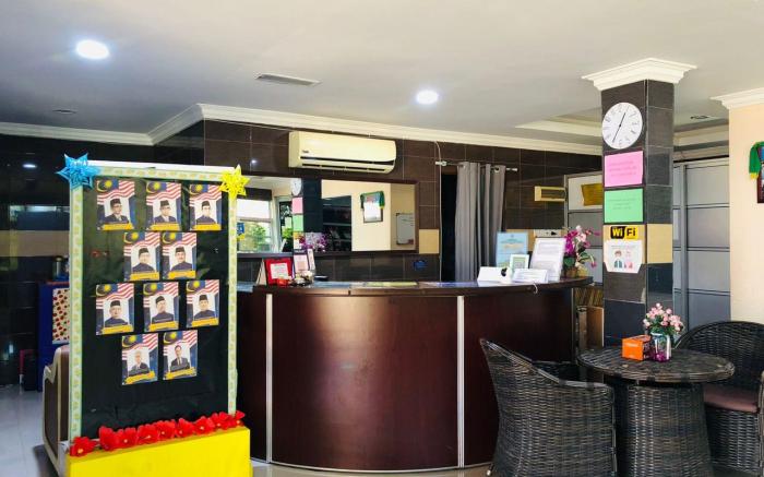 Penarak Bamboo Beach Motel