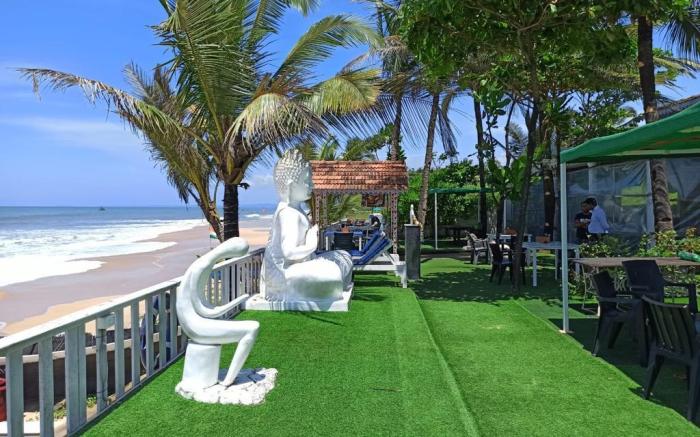 Nasya's Beachside Cottages 