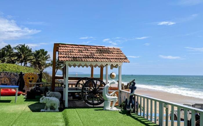 Nasya's Beachside Cottages 