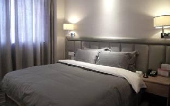 Yancheng Youth Club and Reading Hotel