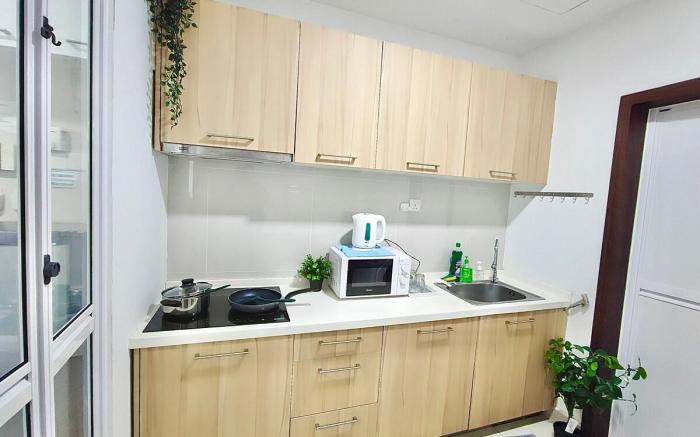 KSL 2BR 5 QueenBeds Lv30 with Work Desk