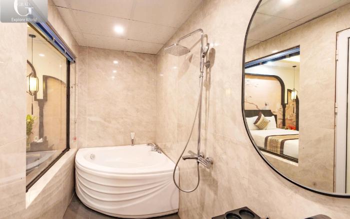 Queen Luxury Hotel