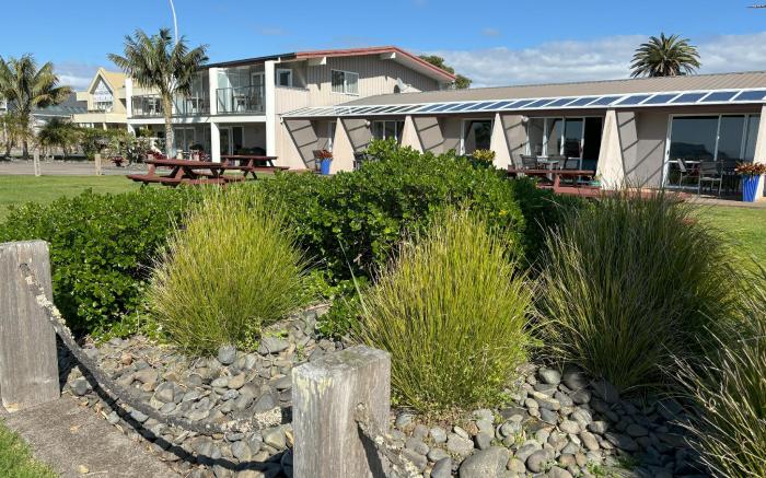 Baileys At The Beach Motel