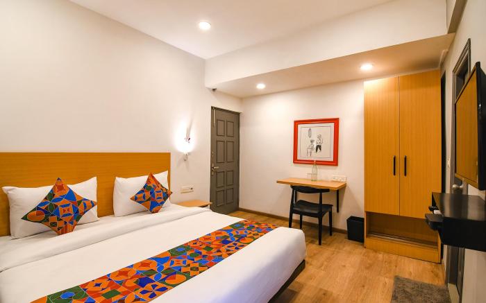 FabHotel Sayeeda International - 600m from Park Circus 7 Point