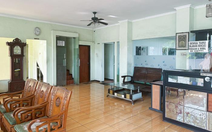 Global Inn Syariah Mitra RedDoorz near Juanda T1 Airport