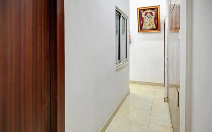 Goroomgo Laxmi Guest House Jadavpur Kolkata