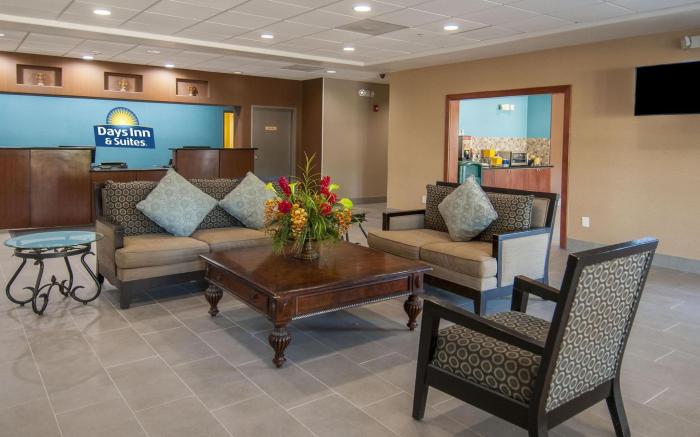 Days Inn & Suites by Wyndham San Antonio near AT&T Center
