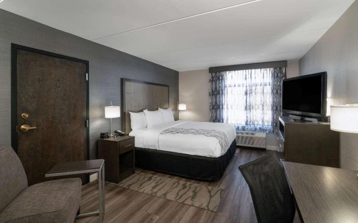 La Quinta Inn & Suites by Wyndham Raleigh Downtown North